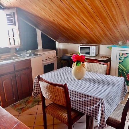 Chez Ninette Pres Des Sources Chaudes Villa Bouillante Exterior foto