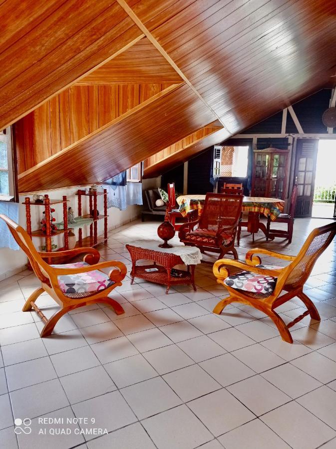Chez Ninette Pres Des Sources Chaudes Villa Bouillante Exterior foto