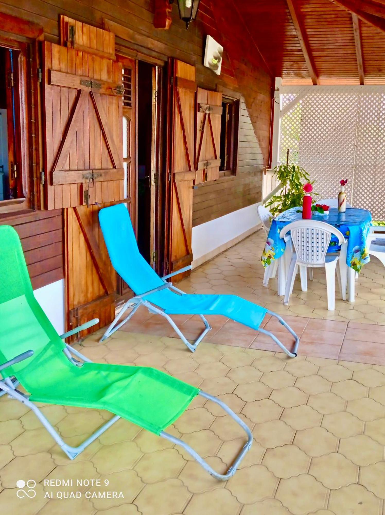 Chez Ninette Pres Des Sources Chaudes Villa Bouillante Exterior foto